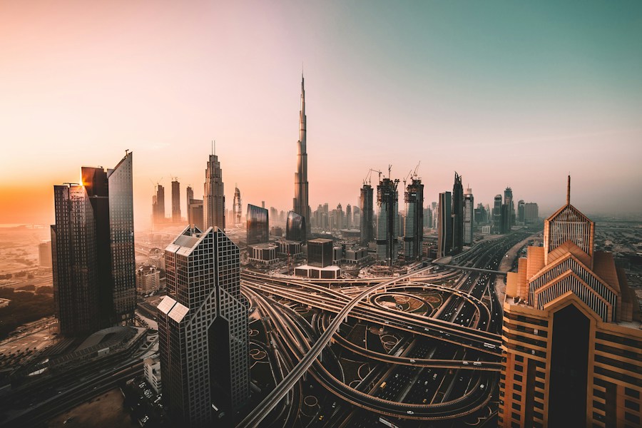 Panorama de Dubai com o Burj Khalifa ao pôr do sol
